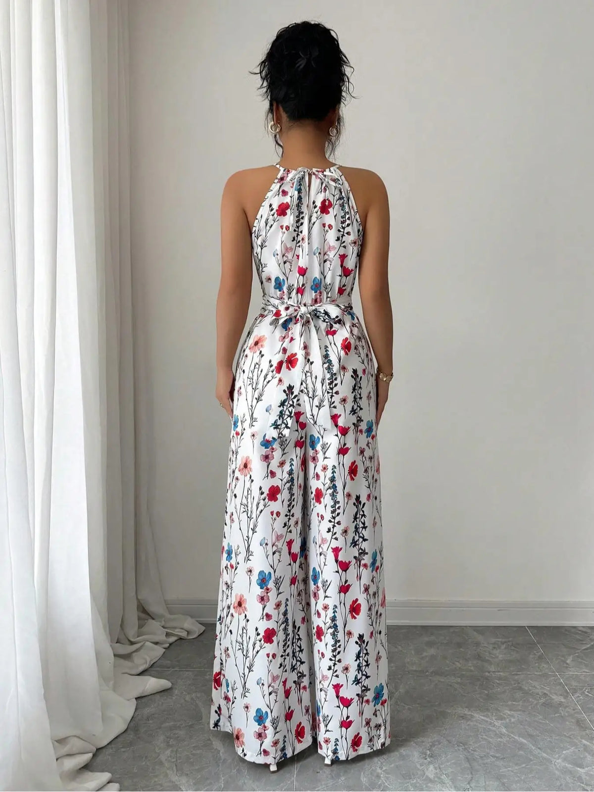 Bloemenprint Halter-jumpsuit met Strikceintuur Venzali